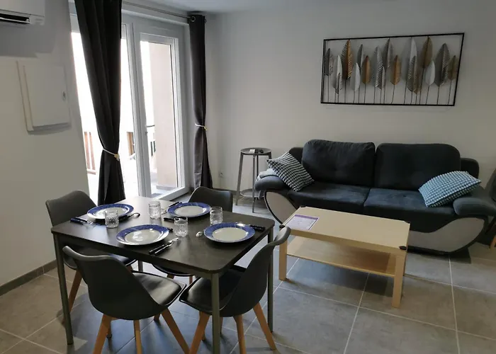 Maison De Village
